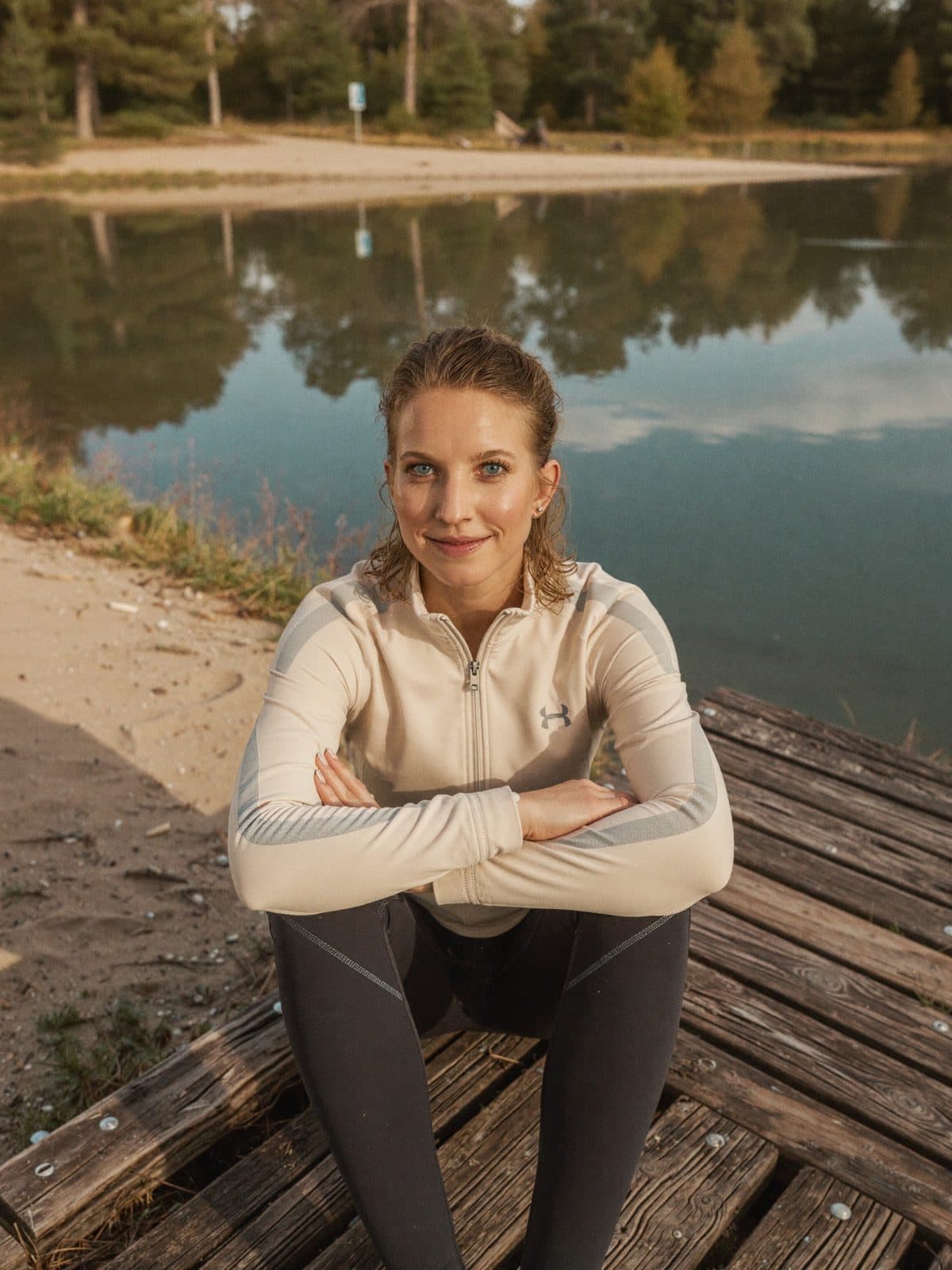 Isabell Tatzl am Wasser in der Region St. Gallen